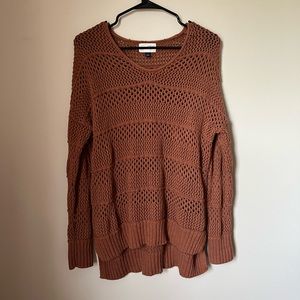 Large, long-sleeved Universal Thread top